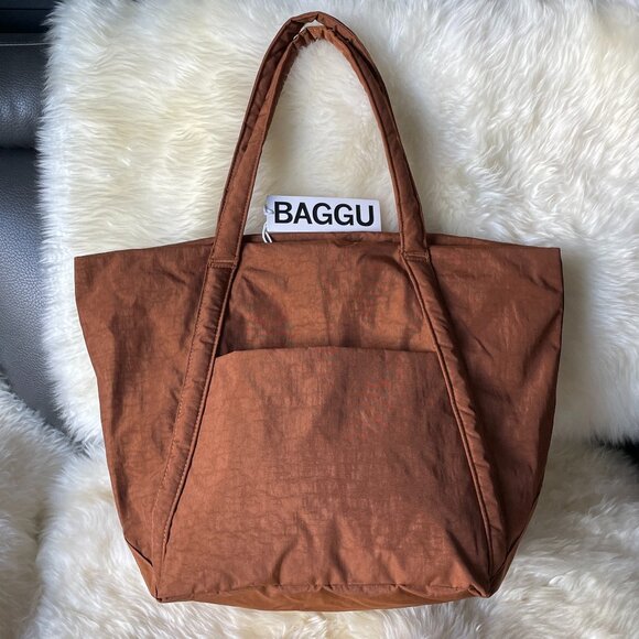 BAGGU Handbags - NWT Baggu Cloud Bag - Brown